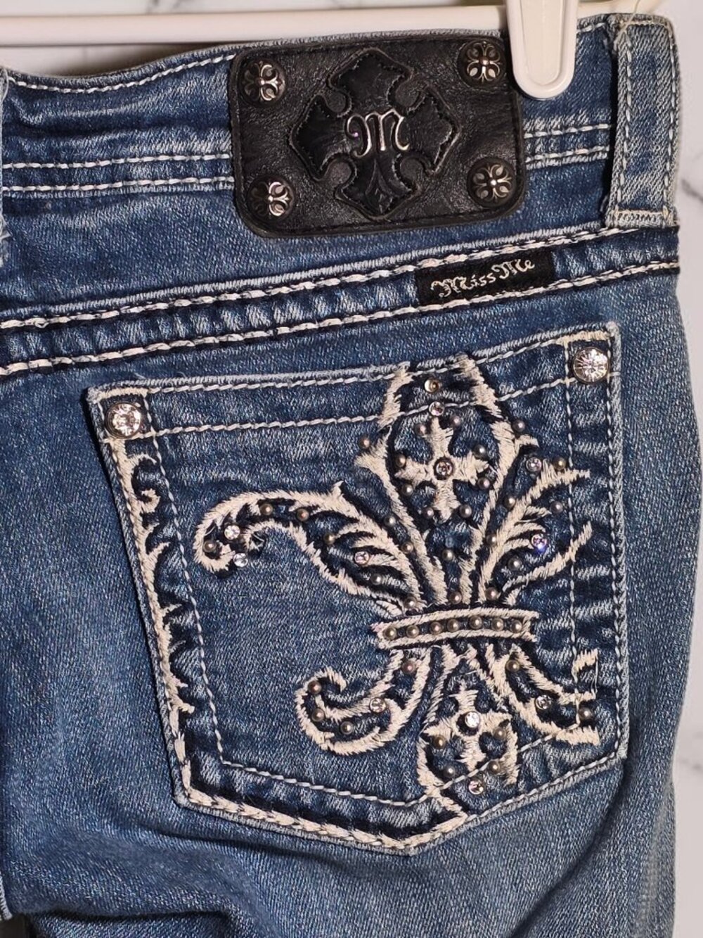 Miss Me Clayton Cropped Fleur De Lis Embellished Jeans Size 29